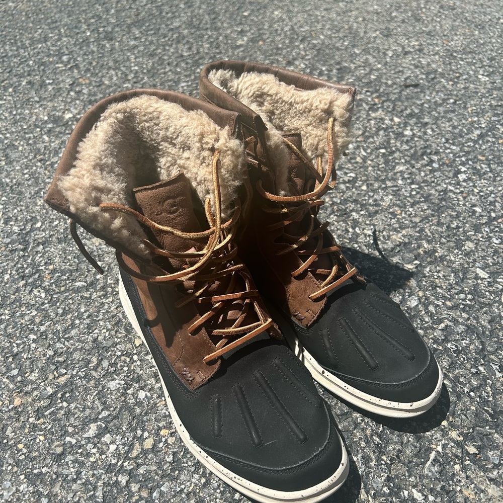 UGG Black and Tan Men's Roskoe Boots - Picture 9 of 10